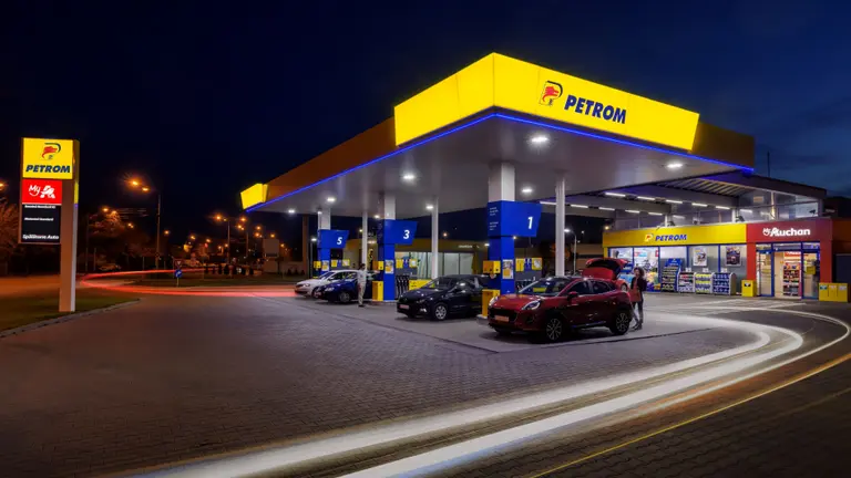 Petrom statii night